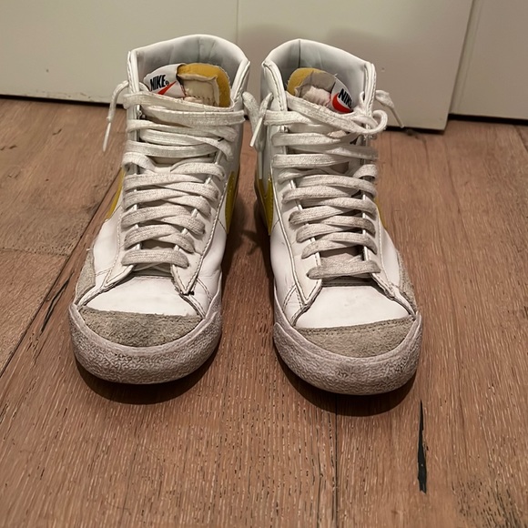 Nike Blazer Mid 77 Essential
White Opti Yellow (Women's) - Picture 1 of 7